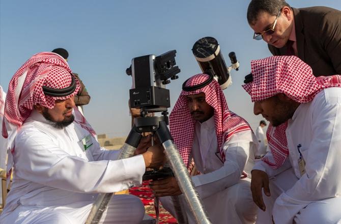 Government officials in Saudi Arabia prepare to sight the Ramadan moon. Photo: X