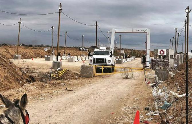 This photo after the withdrawal of Israeli forces from the Netzarim Corridor has been posted on X. Photo: INN