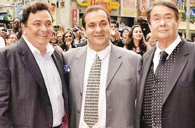 Rajiv Kapoor (centre) can be seen with his two elder brothers Randhir Kapoor and Rishi Kapoor during an event. Photo: INN.