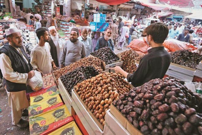 The sale of dates in the famous bazaar of Karachi is in full swing. Photo: PTI