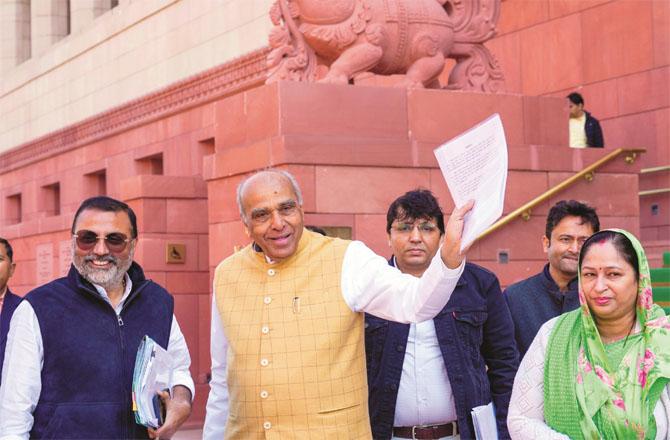 JPC Chairman Jagdambikapal and member Nishikant Dubey outside Parliament. (PTI)