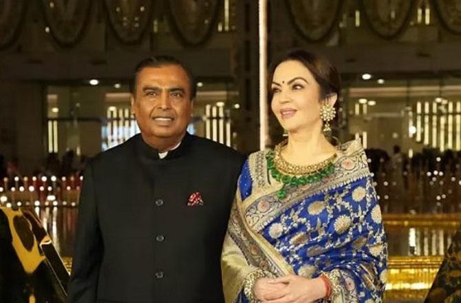 Mukesh Ambani with his wife Nita Ambani. Photo: INN