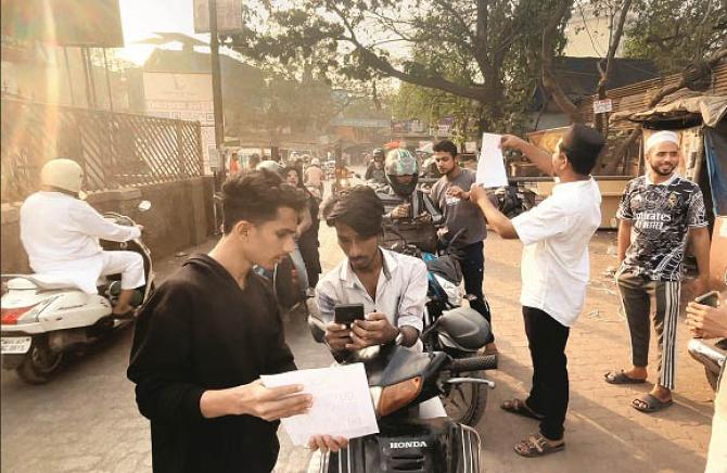 QR code being scanned against proposal to close Malvani Bridge. Image: Revolution