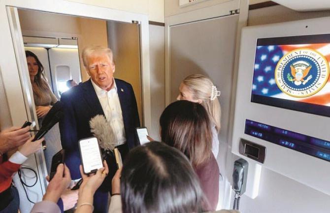 US President Donald Trump during a conversation with journalists in the plane. Photo: INN