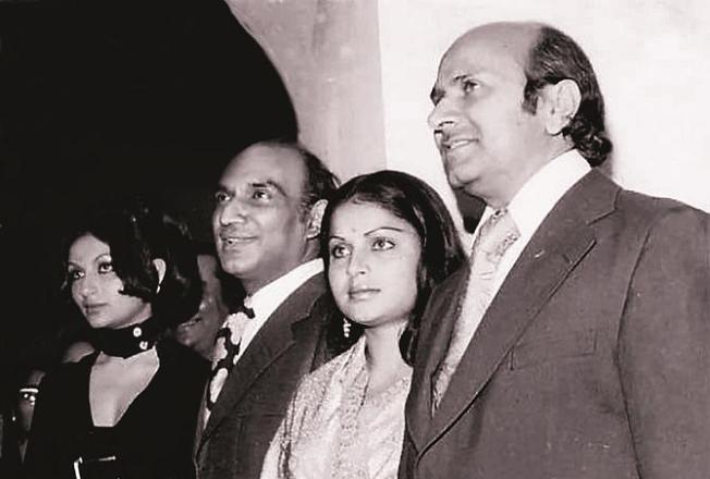 Rakhi, Yash Chopra and Sharmila Tagore can be seen along with Gulshan Roy. Photo: INN