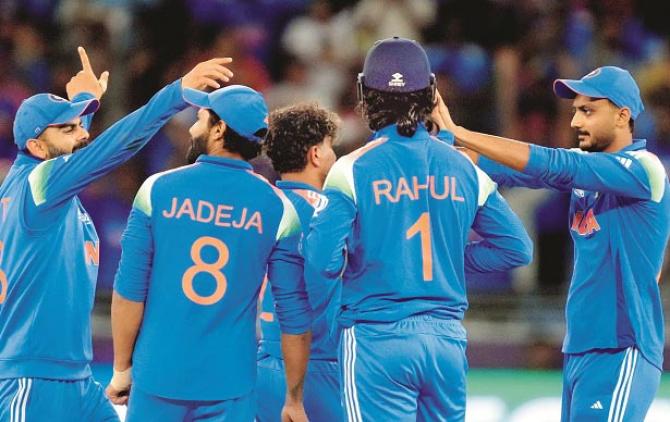 Indian team players celebrate after the fall of Daryl Mitchell`s wicket. Photo: INN