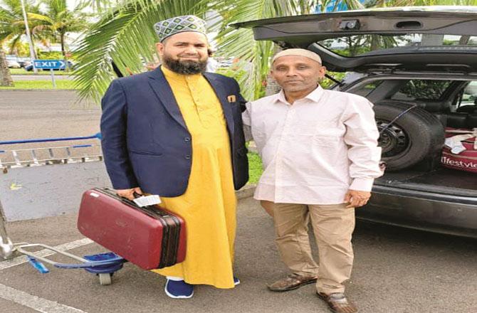 Maulana Muhammad Mateen Khan Misbahi in Mauritius.