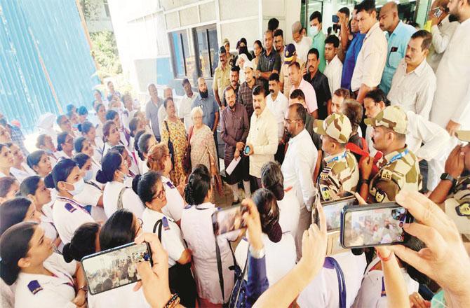 MLAs Manoj Jamsut and Abu Asim Azmi were investigating the issues in the premises of Naira Hospital.