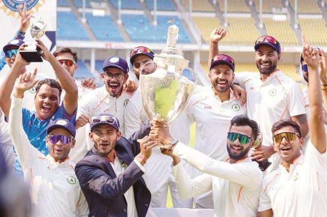 The Ranji Champions Vidarbha team with the trophy. Photo: PTI