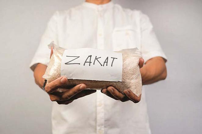 Take special care of your self-respect when paying Zakat. Photo: INN